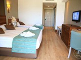 otel_side-crown-select_pNaUOCSyP4mO3AloVfLh